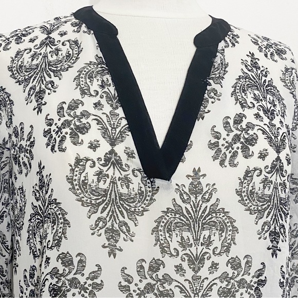 A. BYER sheer print top with contrast trim polyester chiffon tab sleeves M - Picture 2 of 8